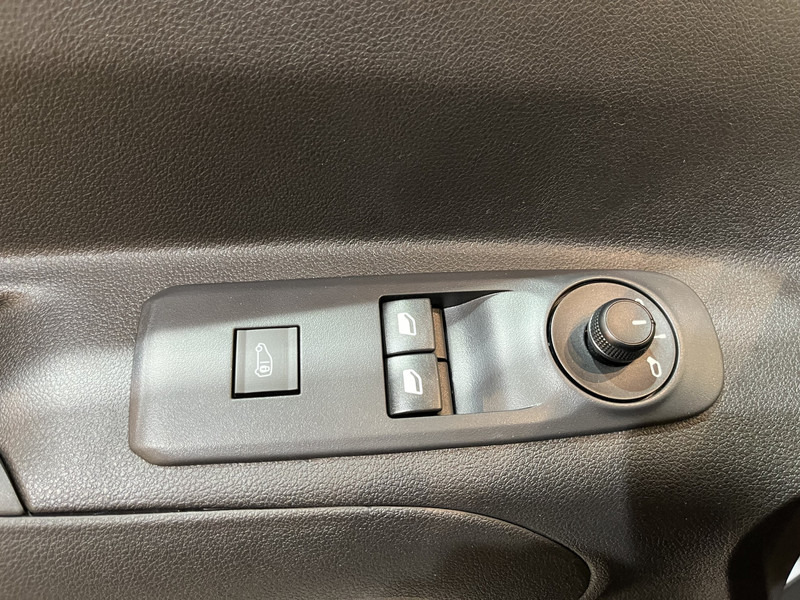 Väike kaubik, Elektrikaubik Peugeot e-Partner Premium Long 50 kWh / 100% Elektrisch / Airco / Cruise Control / PDC / Navigatie / CarPlay/ 2.500 KM !!: pilt 12