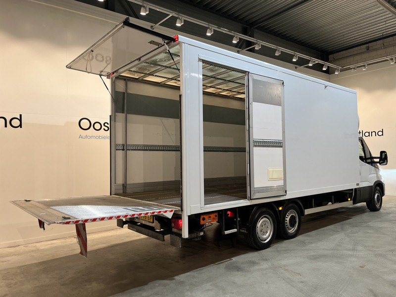 Iveco Daily 35S18 3.0 BE Clixtar Automaat Bakwagen met Laadklep / Laadvermogen 3.060 KG / Euro 6 / Luchtvering / Airco / Camera / CarPlay / Cruise Control / - Sadulveok: pilt 2 Iveco Daily 35S18 3.0 BE Clixtar Automaat Bakwagen met Laadklep / Laadvermogen 3.060 KG / Euro 6 / Luchtvering / Airco / Camera / CarPlay / Cruise Control / - Sadulveok: pilt 2