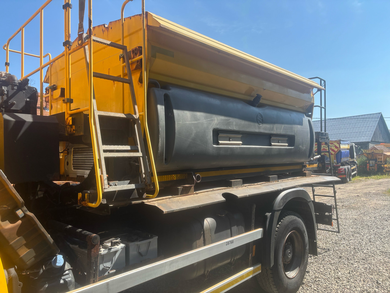 MERCEDES AROCS 1824 4x4BB GRITTER/SPREADER/PLOUGH - Lumekoristusmasina: pilt 3 MERCEDES AROCS 1824 4x4BB GRITTER/SPREADER/PLOUGH - Lumekoristusmasina: pilt 3