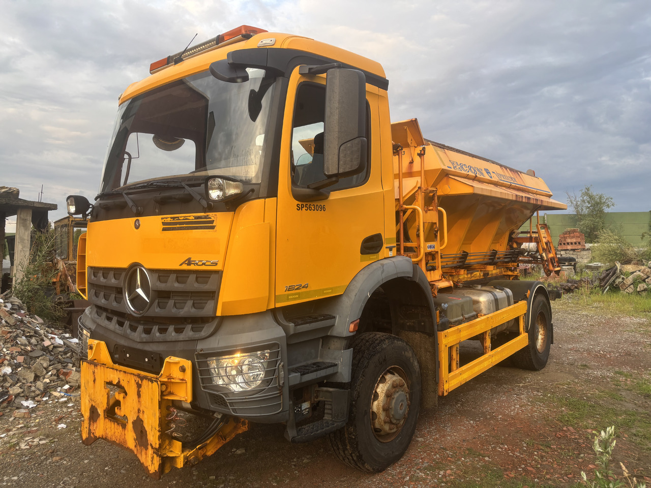 Mercedes AROCS 1824 4X4 GRITTER/SPREADER/PLOUGH - Lumekoristusmasina: pilt 5 Mercedes AROCS 1824 4X4 GRITTER/SPREADER/PLOUGH - Lumekoristusmasina: pilt 5