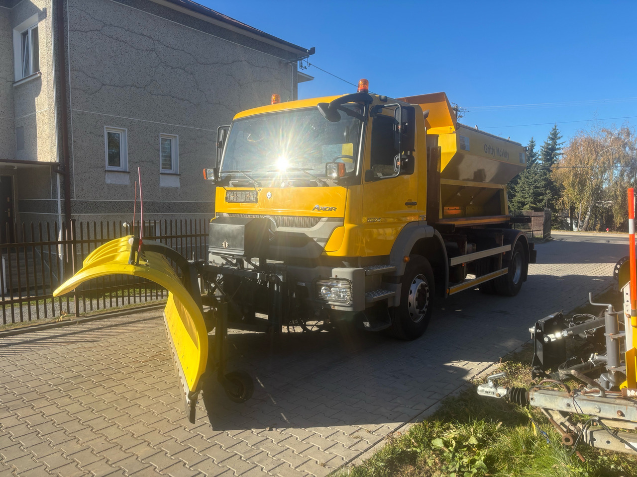 Mercedes AXOR 1824 4x2 Spreader/Gritter/Plough - Lumekoristusmasina: pilt 3 Mercedes AXOR 1824 4x2 Spreader/Gritter/Plough - Lumekoristusmasina: pilt 3