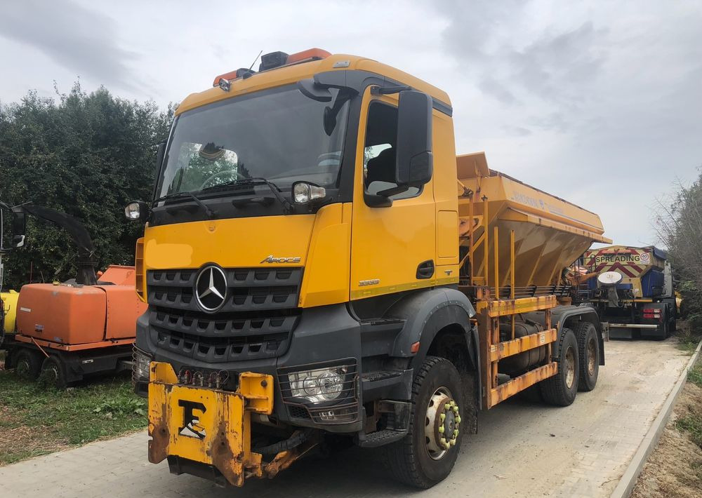Mercedes-Benz Arocs 3333 6x6 piaskarka solarka econ pług schmidt - Lumekoristusmasina: pilt 2 Mercedes-Benz Arocs 3333 6x6 piaskarka solarka econ pług schmidt - Lumekoristusmasina: pilt 2