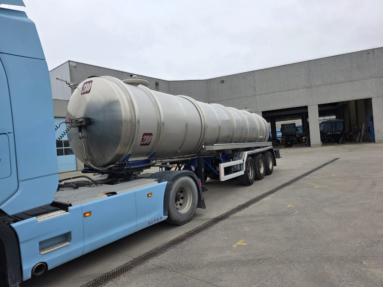 MAGYAR  - Tsistern poolhaagis: pilt 1 MAGYAR  - Tsistern poolhaagis: pilt 1