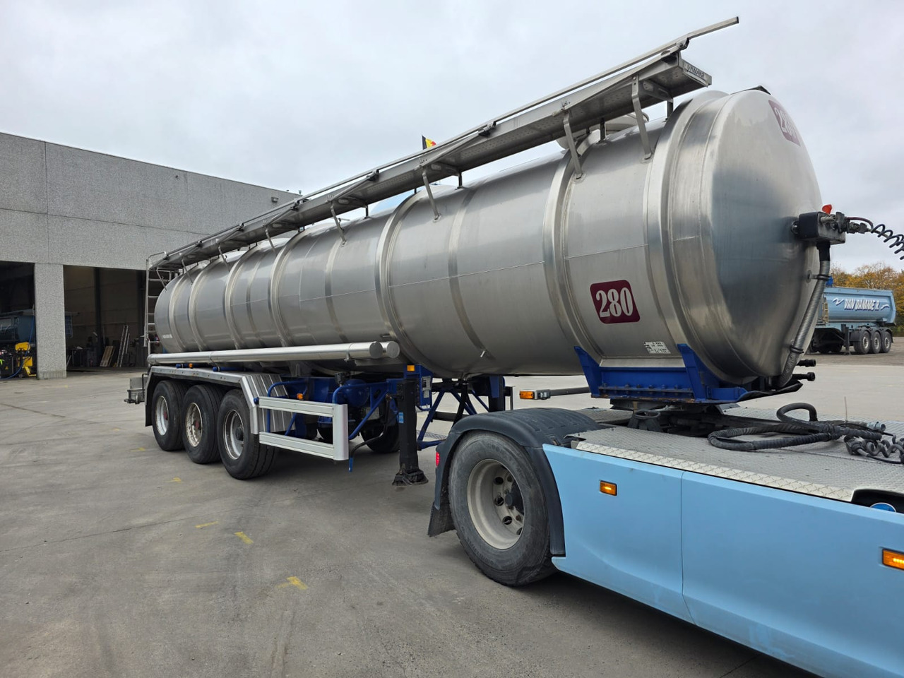 MAGYAR  - Tsistern poolhaagis: pilt 2 MAGYAR  - Tsistern poolhaagis: pilt 2