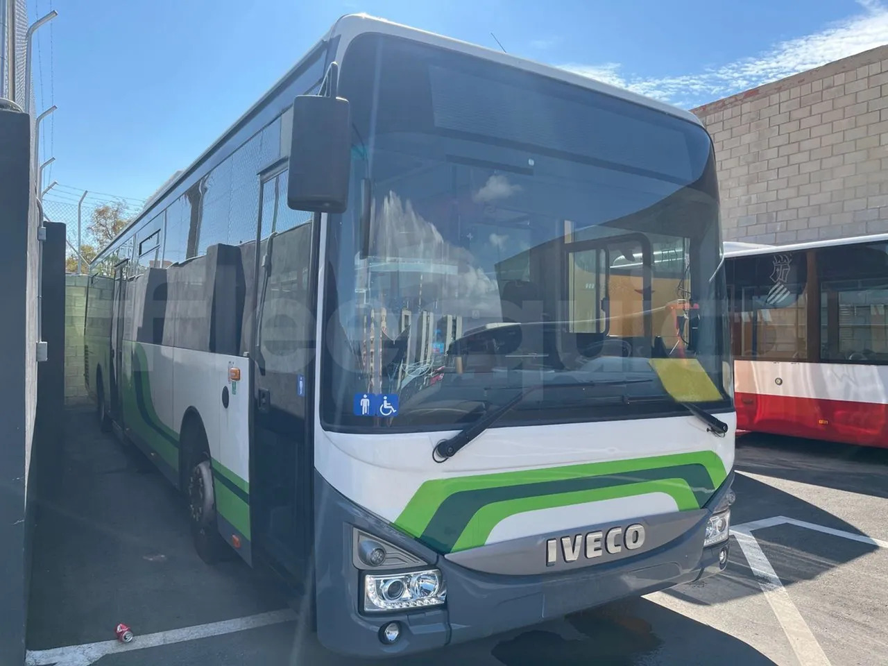 Iveco Crossway - Maakonnaliini buss: pilt 1 Iveco Crossway - Maakonnaliini buss: pilt 1