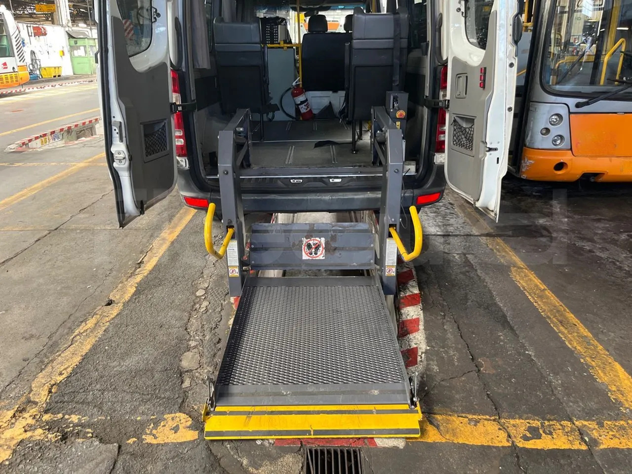 Väikebuss, Mikrobuss Mercedes-Benz Sprinter: pilt 15