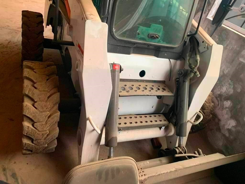 Bobcat S 300 - Kompaktlaadur: pilt 2 Bobcat S 300 - Kompaktlaadur: pilt 2