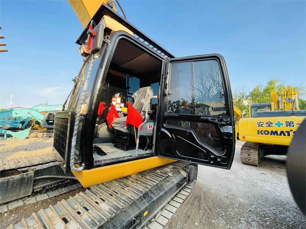 CAT 320D2 L - Ekskavaator: pilt 3 CAT 320D2 L - Ekskavaator: pilt 3