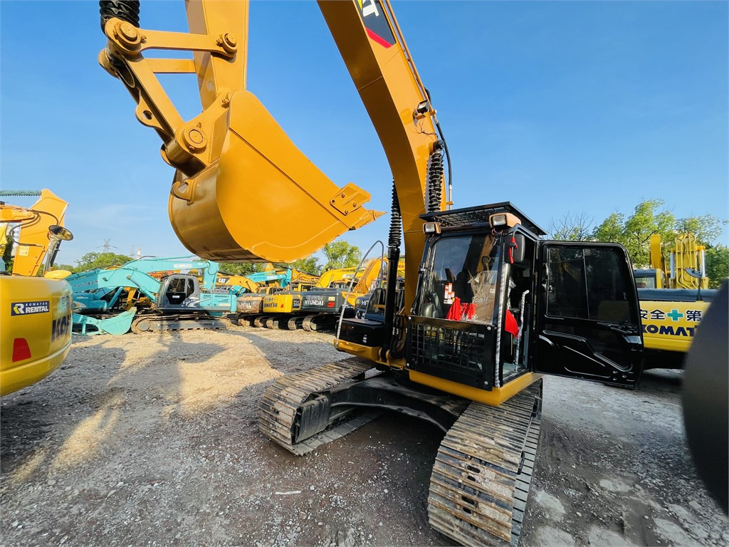 CAT 320D2 L - Ekskavaator: pilt 2 CAT 320D2 L - Ekskavaator: pilt 2