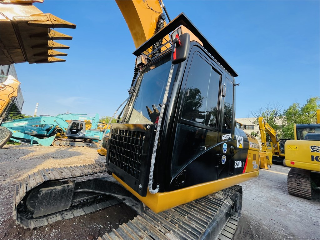 Ekskavaator CAT 320D2 L: pilt 16