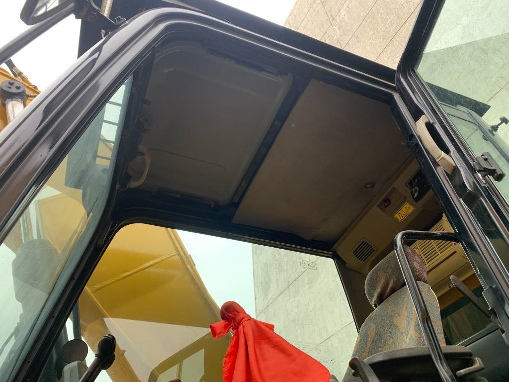 CAT 323 D L - Lintekskavaator: pilt 4 CAT 323 D L - Lintekskavaator: pilt 4