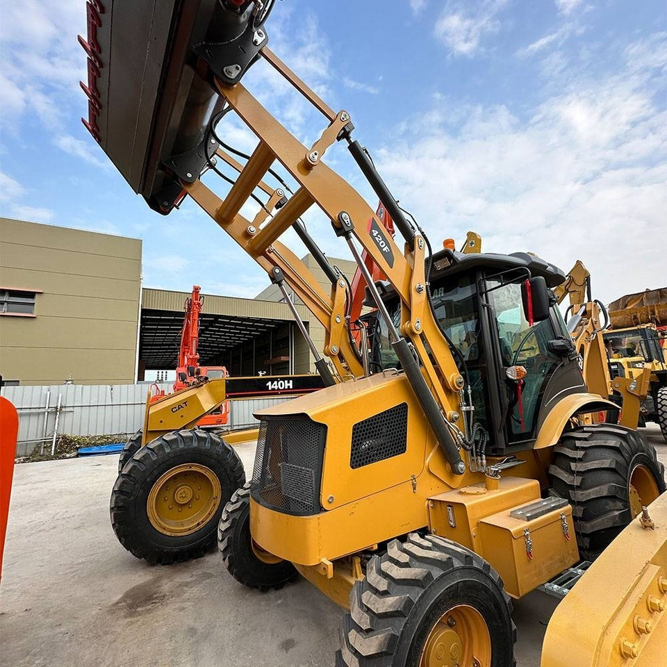 Ekskavaator-laadur CAT 420 F: pilt 1