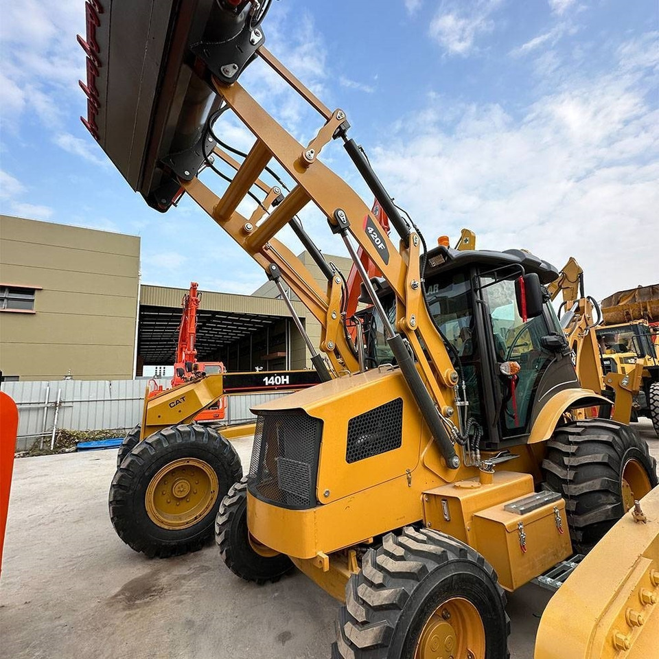 CAT 420 F - Ekskavaator-laadur: pilt 1 CAT 420 F - Ekskavaator-laadur: pilt 1