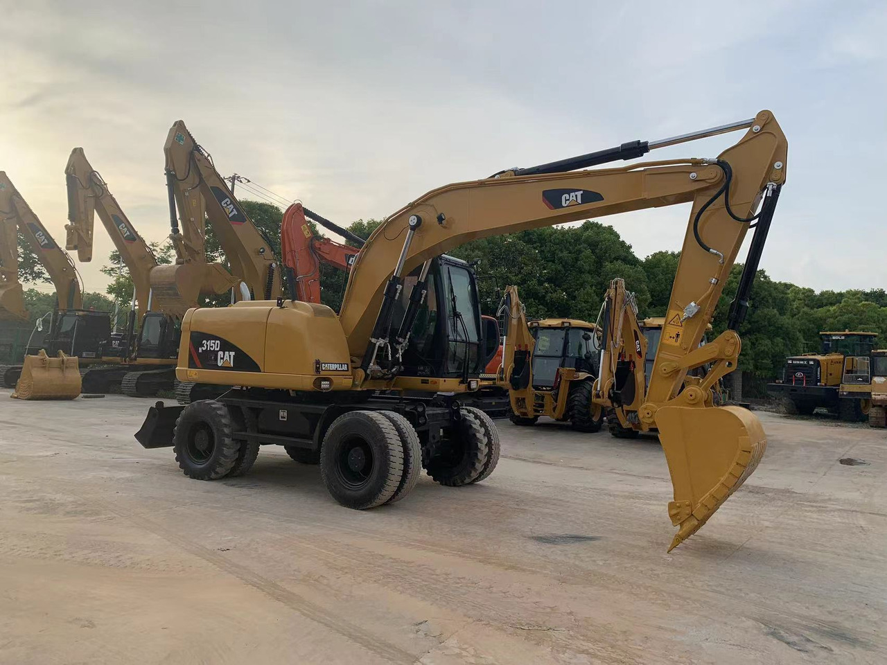 CATERPILLAR 315D - Ratastel ekskavaator: pilt 3 CATERPILLAR 315D - Ratastel ekskavaator: pilt 3