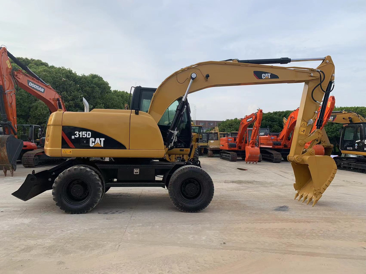 CATERPILLAR 315D - Ratastel ekskavaator: pilt 1 CATERPILLAR 315D - Ratastel ekskavaator: pilt 1