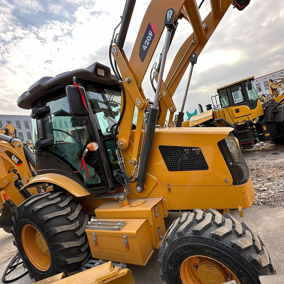 Caterpillar 420F - Ekskavaator-laadur: pilt 4 Caterpillar 420F - Ekskavaator-laadur: pilt 4