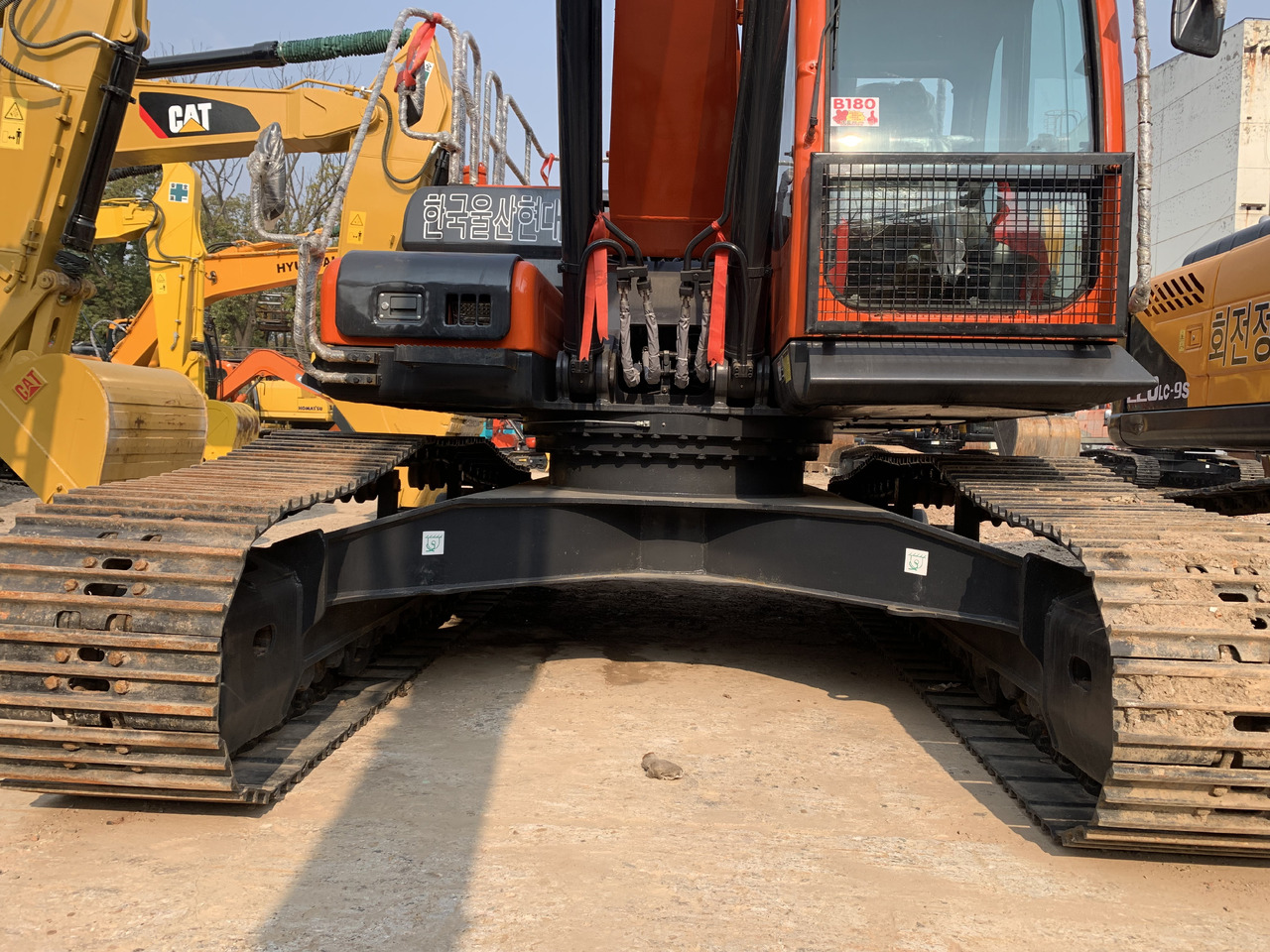 DOOSAN DX300LC-9C - Ratastel ekskavaator: pilt 4 DOOSAN DX300LC-9C - Ratastel ekskavaator: pilt 4