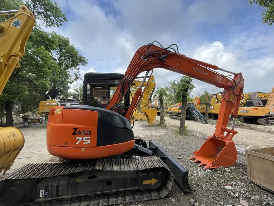 Hitachi ZX75US-7 - Miniekskavaator: pilt 1 Hitachi ZX75US-7 - Miniekskavaator: pilt 1