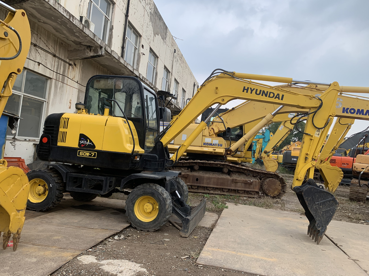 Ratastel ekskavaator Hyudai R60W-7: pilt 8