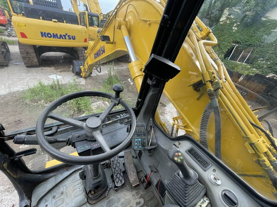 Komatsu PC160LC - Ratastel ekskavaator: pilt 2 Komatsu PC160LC - Ratastel ekskavaator: pilt 2