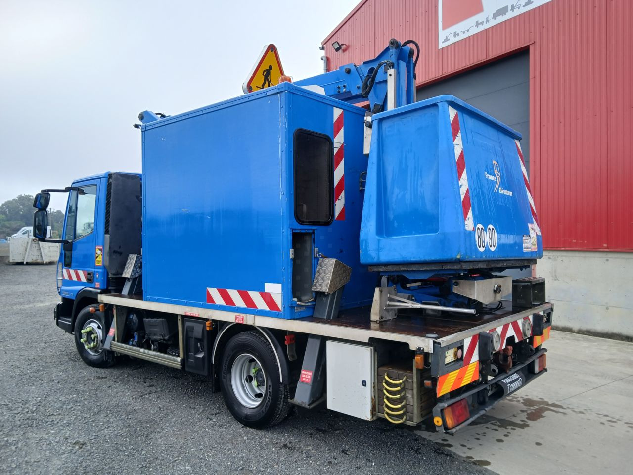 Iveco EUROCAGO 100E18 4x2 Others Truck - Veoautolt tõusev platvorm: pilt 5 Iveco EUROCAGO 100E18 4x2 Others Truck - Veoautolt tõusev platvorm: pilt 5