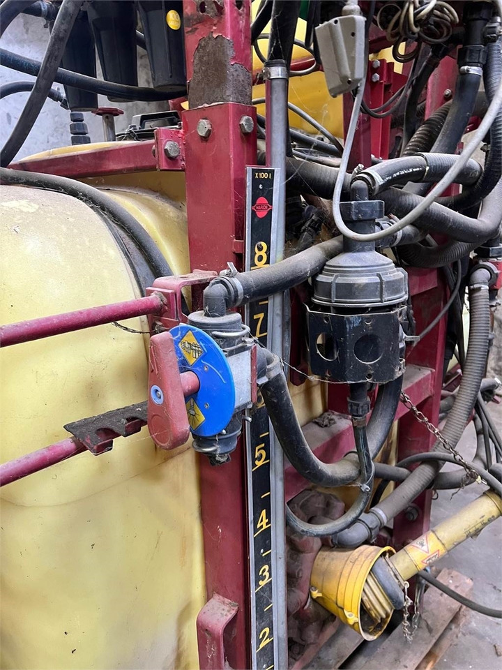 Hardi 800 L MED 12 BOM - Traktorilt tõusev pritsija: pilt 4 Hardi 800 L MED 12 BOM - Traktorilt tõusev pritsija: pilt 4