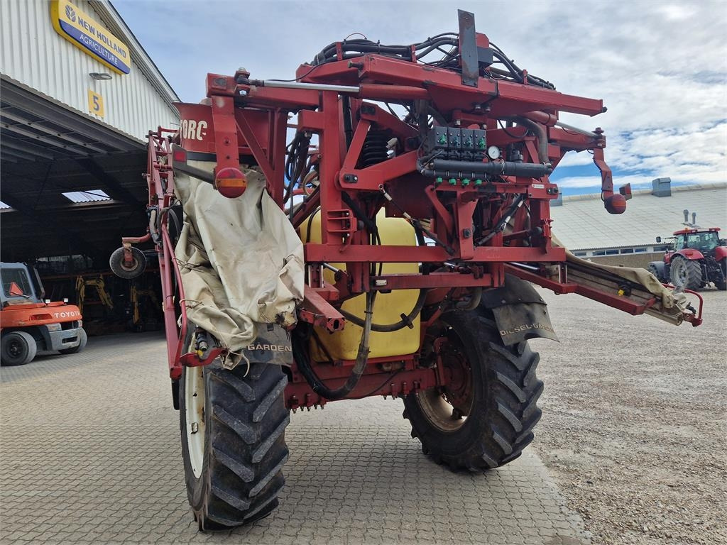 Hardi COMMANDER 2800 TWIN - Järelveetav pritsija: pilt 4 Hardi COMMANDER 2800 TWIN - Järelveetav pritsija: pilt 4