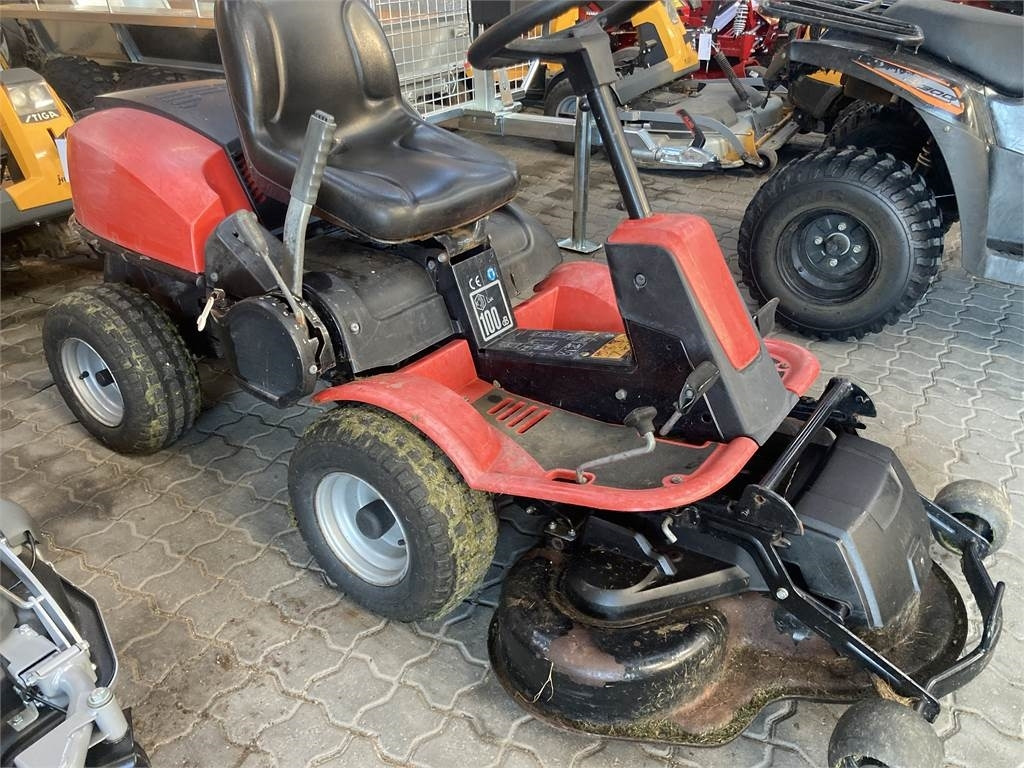 Jonsered FR2215MA - Munitsipaaltraktor: pilt 1 Jonsered FR2215MA - Munitsipaaltraktor: pilt 1