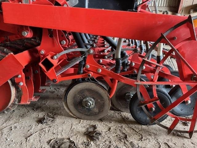 Kuhn SITERA 4000 + TF1500 - Kombain-külvimasin: pilt 4 Kuhn SITERA 4000 + TF1500 - Kombain-külvimasin: pilt 4