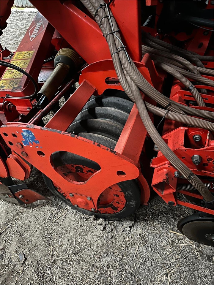 Kuhn VENTA NC4000HR - Kombain-külvimasin: pilt 3 Kuhn VENTA NC4000HR - Kombain-külvimasin: pilt 3
