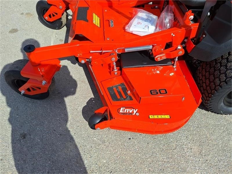 Ariens Zenith 60" (152 cm Klippe bredde) - Munitsipaaltraktor: pilt 5 Ariens Zenith 60" (152 cm Klippe bredde) - Munitsipaaltraktor: pilt 5