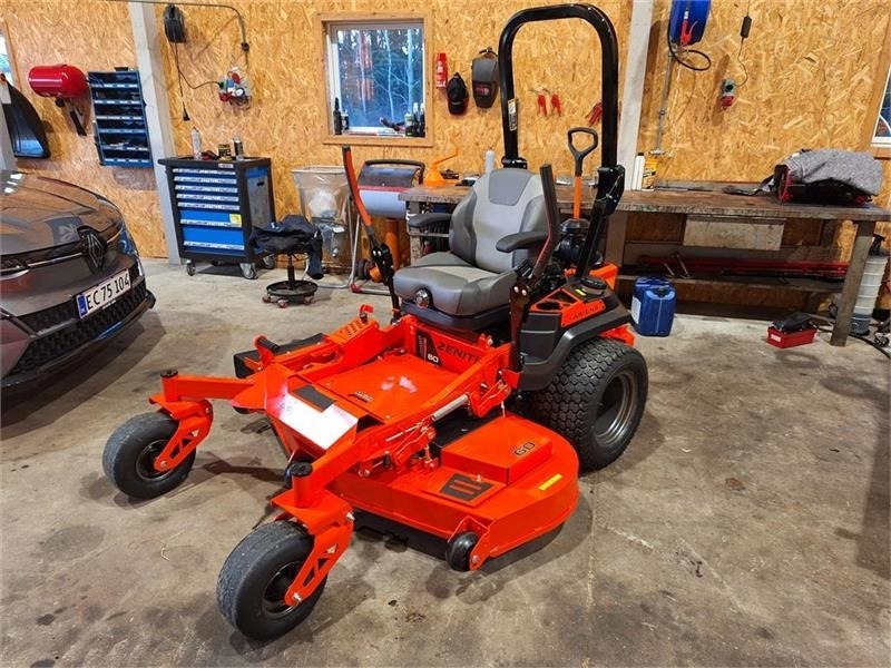 Ariens Zenith 60" SD - Munitsipaaltraktor: pilt 1 Ariens Zenith 60" SD - Munitsipaaltraktor: pilt 1