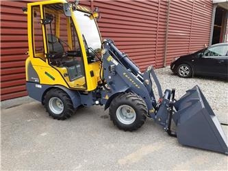 Eurotrac W11 med lang arm, førerhus, skovl og gafler - Minilaadur: pilt 1 Eurotrac W11 med lang arm, førerhus, skovl og gafler - Minilaadur: pilt 1