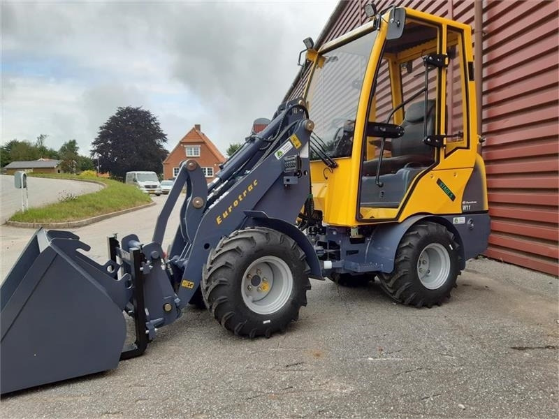 Eurotrac W11 med lang arm, førerhus, skovl og gafler - Minilaadur: pilt 4 Eurotrac W11 med lang arm, førerhus, skovl og gafler - Minilaadur: pilt 4