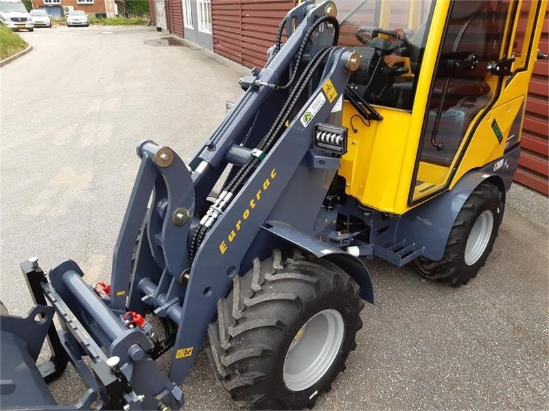 Eurotrac W11 w11 lang arm førehus - Minilaadur: pilt 3 Eurotrac W11 w11 lang arm førehus - Minilaadur: pilt 3