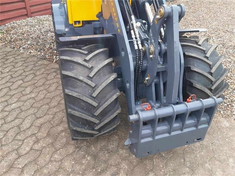 Eurotrac W12S med førerhus, skovl og gafler - Minilaadur: pilt 4 Eurotrac W12S med førerhus, skovl og gafler - Minilaadur: pilt 4
