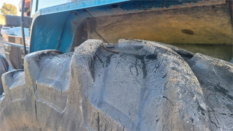 Ford 8240  liising Ford 8240: pilt 7