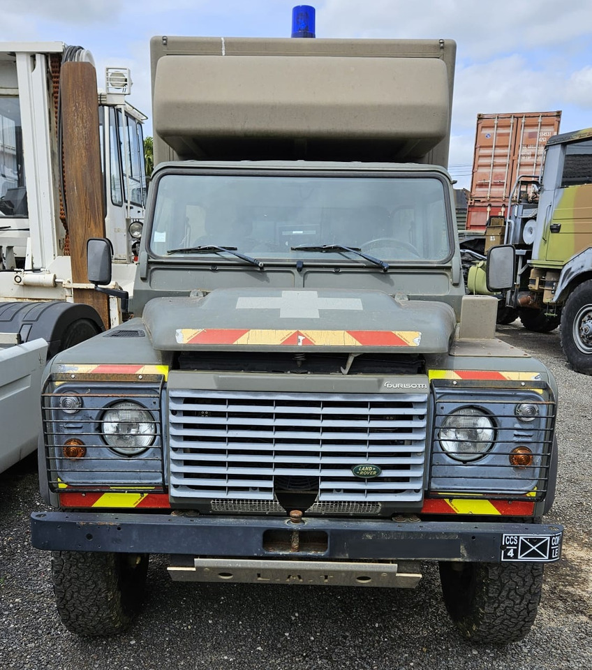 LAND ROVER Défender Ambulance - Tarbesõiduk: pilt 2 LAND ROVER Défender Ambulance - Tarbesõiduk: pilt 2