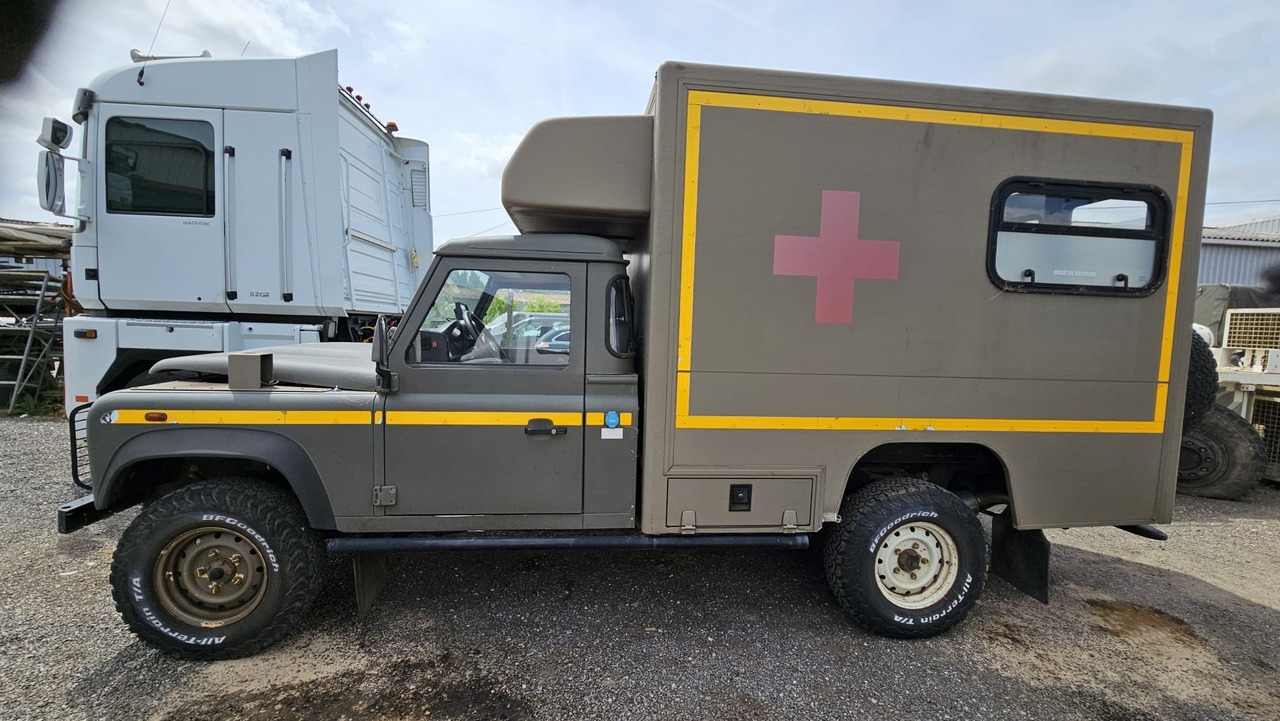LAND ROVER Défender Ambulance - Tarbesõiduk: pilt 3 LAND ROVER Défender Ambulance - Tarbesõiduk: pilt 3