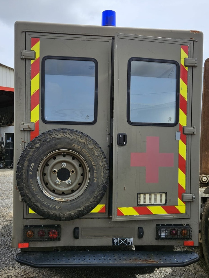 LAND ROVER Défender Ambulance - Tarbesõiduk: pilt 4 LAND ROVER Défender Ambulance - Tarbesõiduk: pilt 4
