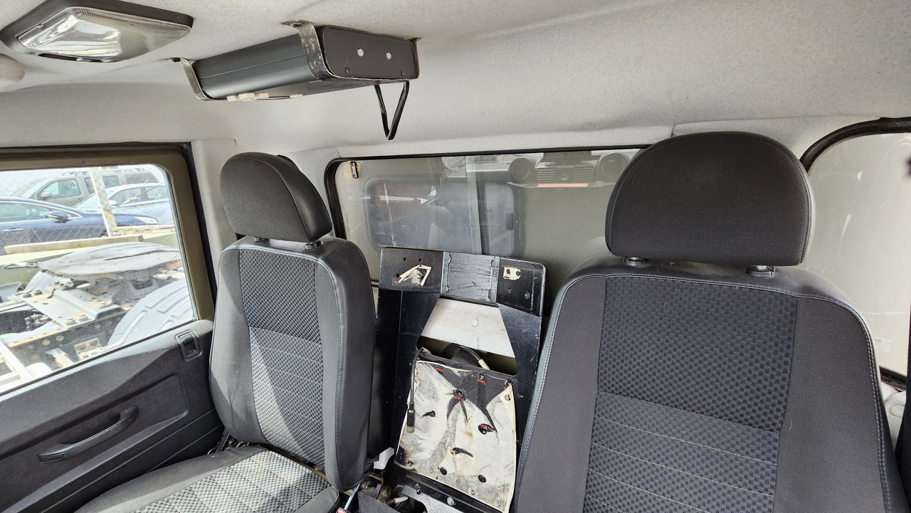 Tarbesõiduk LAND ROVER Défender Ambulance: pilt 9