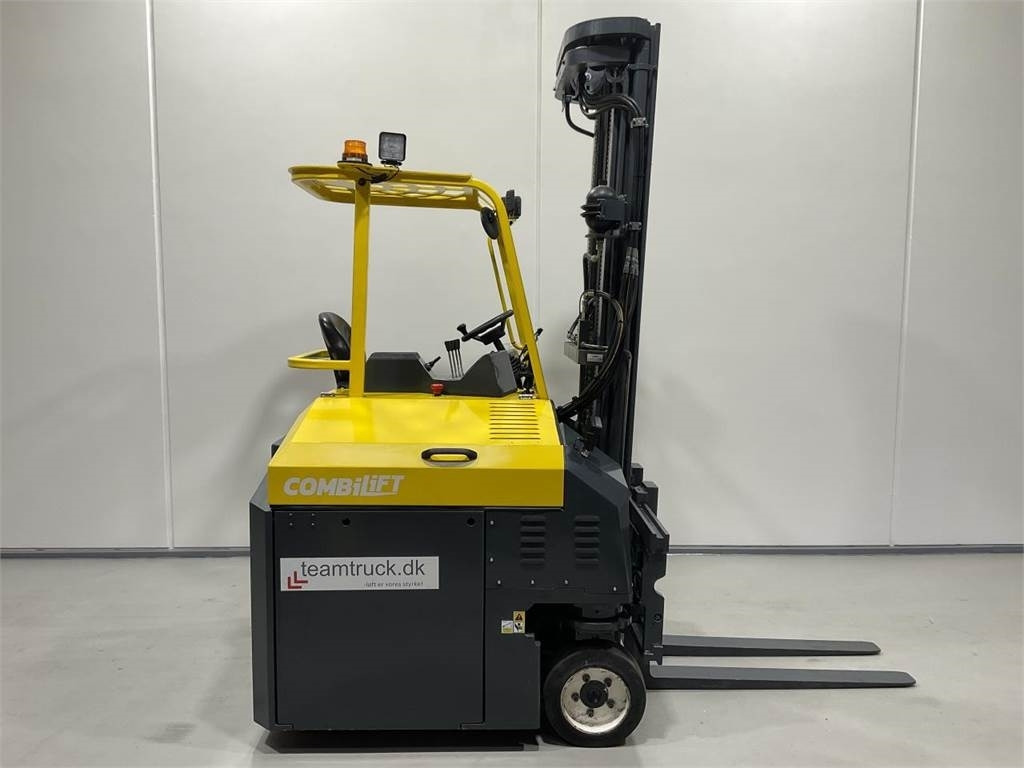Combilift CBE3000 - 4-suunaline lükandmastiga tõstuk: pilt 1 Combilift CBE3000 - 4-suunaline lükandmastiga tõstuk: pilt 1