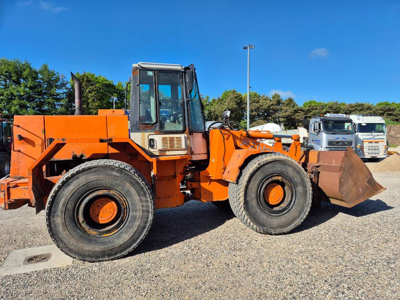 Hitachi FR 130 - Rataslaadur: pilt 1 Hitachi FR 130 - Rataslaadur: pilt 1