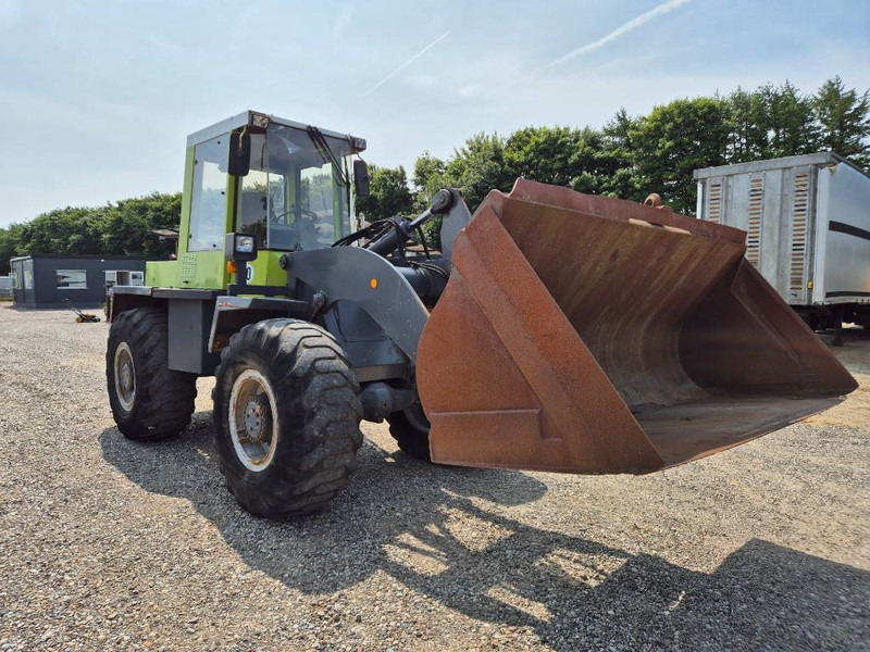 O & K L15 With bucket and quickshift - Rataslaadur: pilt 2 O & K L15 With bucket and quickshift - Rataslaadur: pilt 2