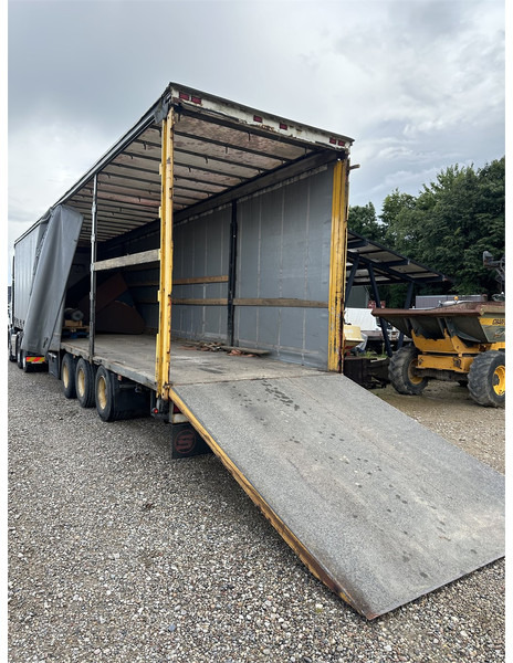 Schmitz Cargobull Machine transport trailer with bag ramp - Poolhaagis: pilt 1 Schmitz Cargobull Machine transport trailer with bag ramp - Poolhaagis: pilt 1