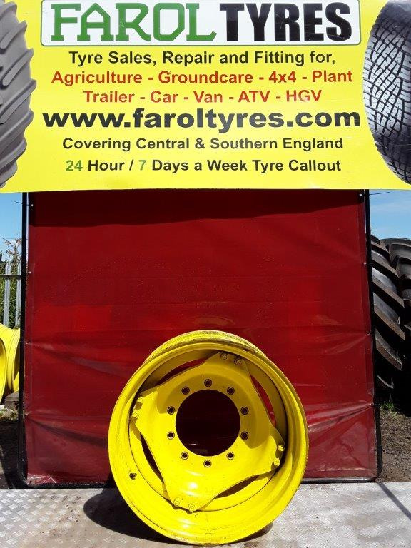 15X28 Used John Deere Rim - Velg - Põllutööseade: pilt 1 15X28 Used John Deere Rim - Velg - Põllutööseade: pilt 1
