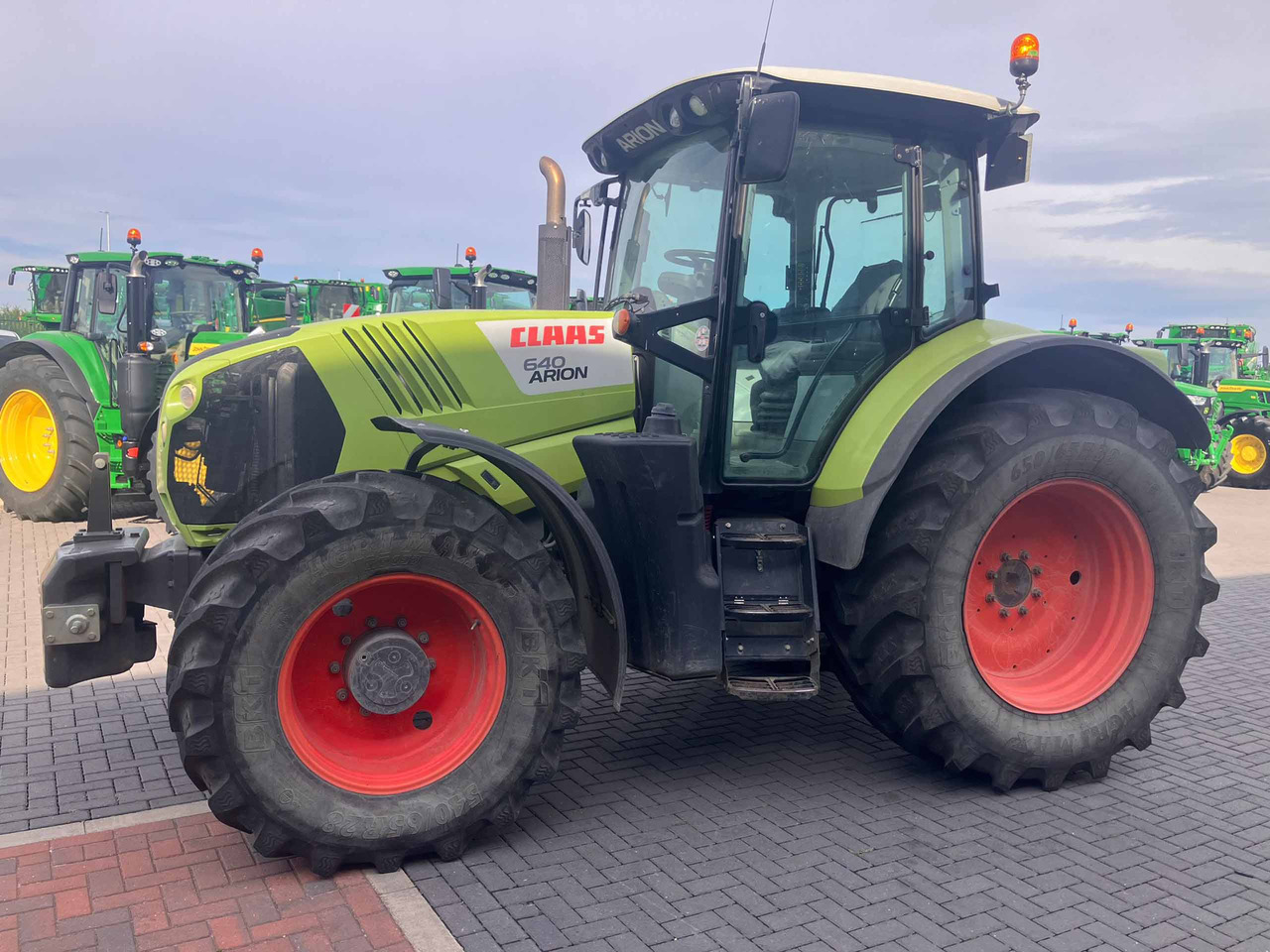 Claas Arion 640 - Traktor: pilt 1 Claas Arion 640 - Traktor: pilt 1
