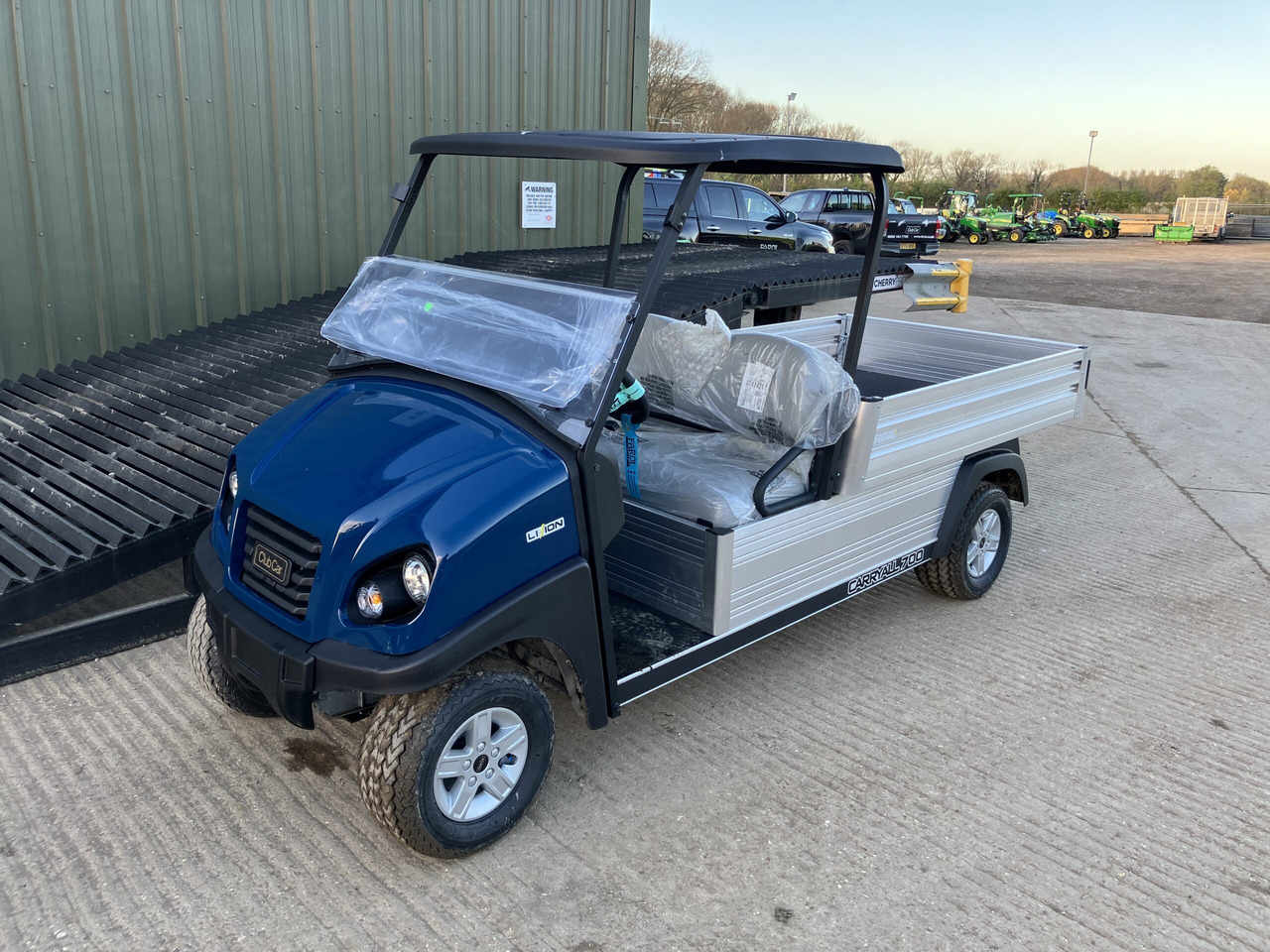 Club Car Carryall 700 w/ Li-Ion Battery - ATV: pilt 1 Club Car Carryall 700 w/ Li-Ion Battery - ATV: pilt 1
