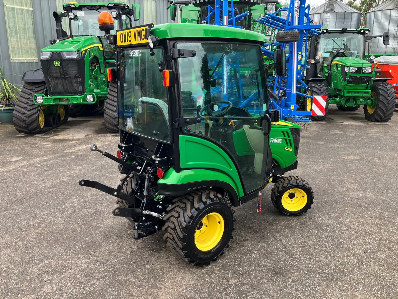 John Deere 1026R compact tractor - Väiketraktor: pilt 2 John Deere 1026R compact tractor - Väiketraktor: pilt 2