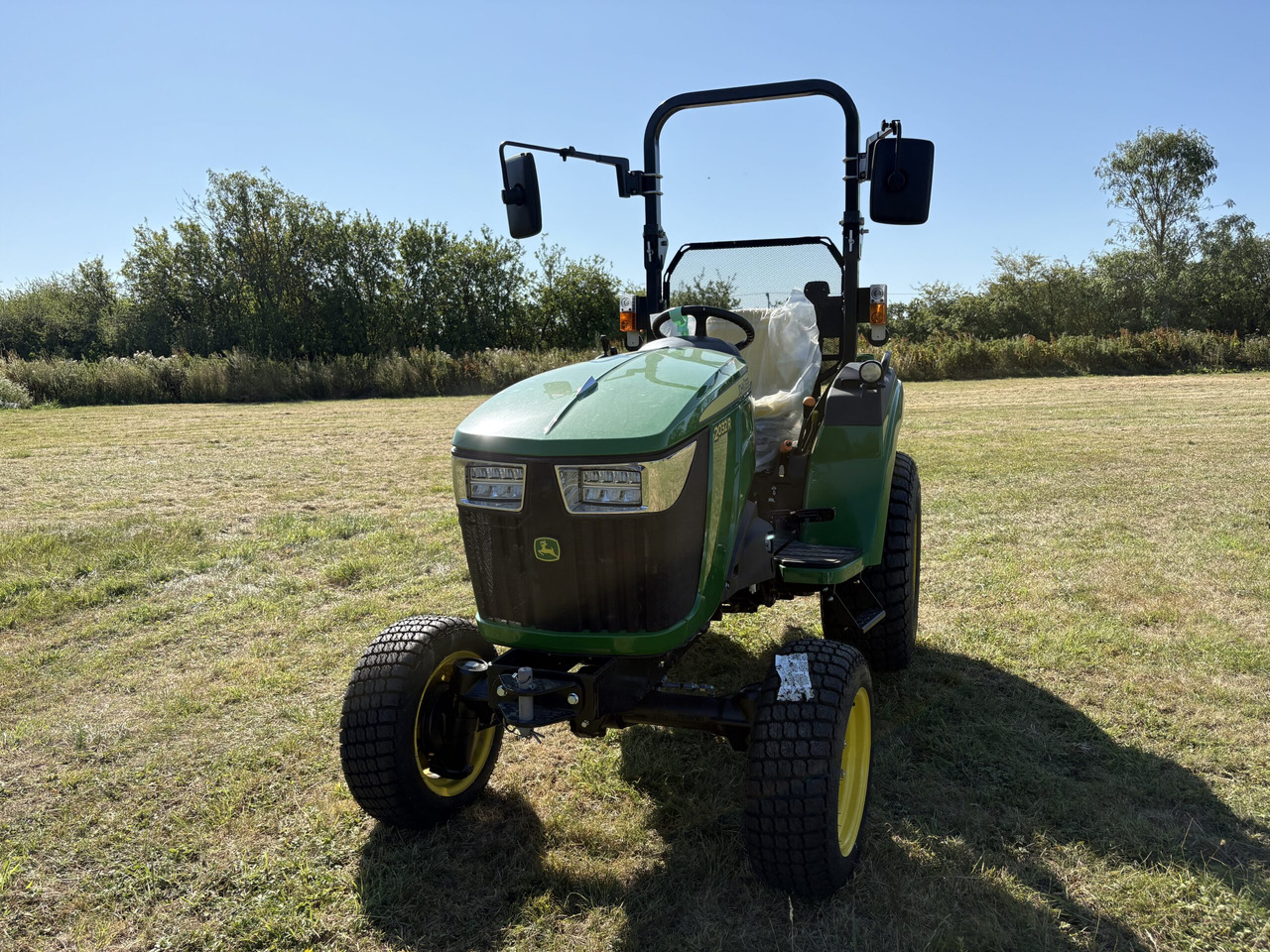 John Deere 2032R Compact Tractor - Väiketraktor: pilt 2 John Deere 2032R Compact Tractor - Väiketraktor: pilt 2